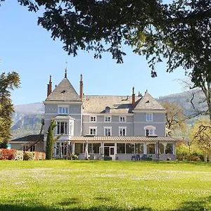 Domaine Des Cèdres - Logis Hôtel, Résidence, Et Insolites 3* Villebois