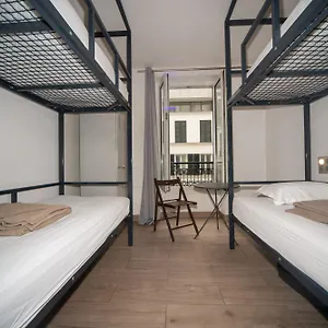 Hostel Enjoy, Παρίσι